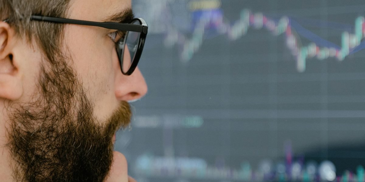 An investor confidently researches Dubai property opportunities, highlighting the clarity a reliable platform provides.
