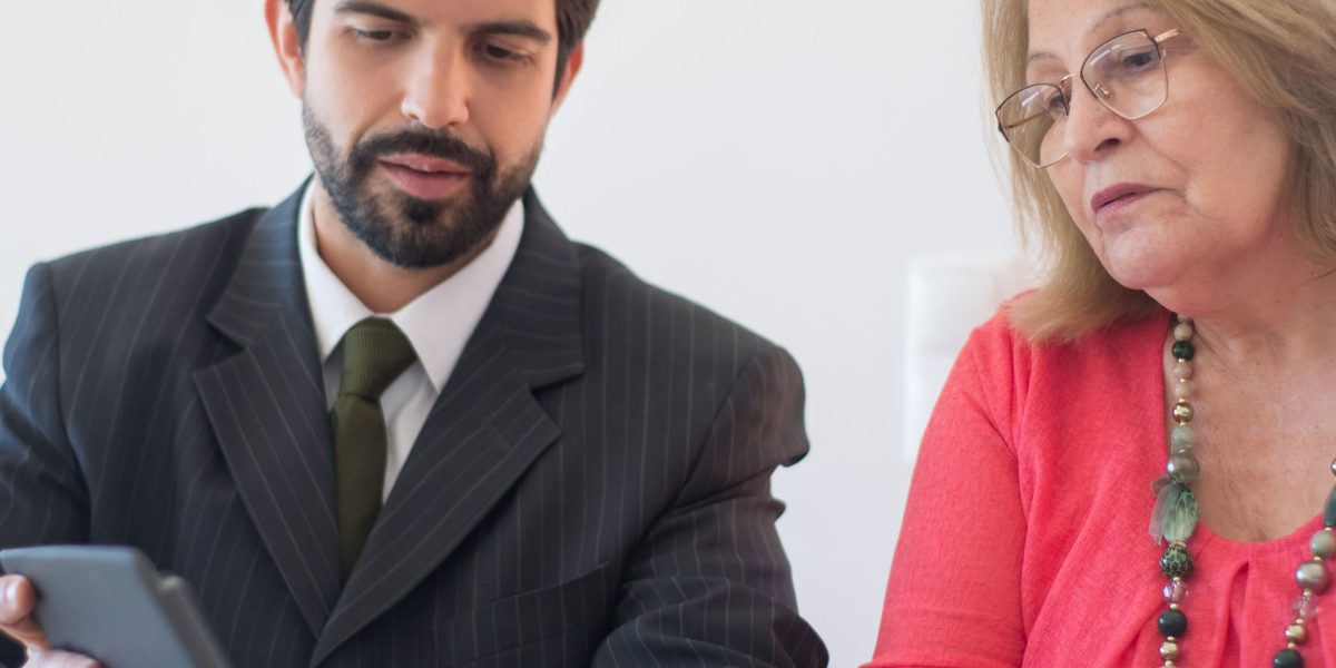 Seeking advice from local experts simplifies the complex legal landscape of Dubai property.